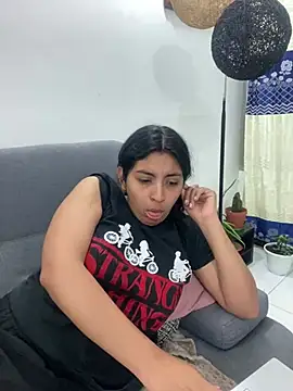Snapshot of cloe_small chatting on January 22, 7:46 am cloe small online show from January 22, 7:46 am