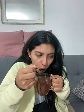 Snapshot of cloe_small chatting on January 24, 5:21 am cloe small online show from January 24, 5:21 am