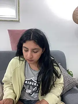 Snapshot of cloe_small chatting on January 25, 4:23 am cloe small online show from January 25, 4:23 am
