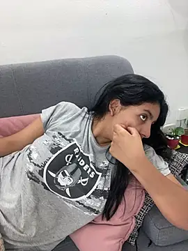 Snapshot of cloe_small chatting on January 25, 10:29 am cloe small online show from January 25, 10:29 am