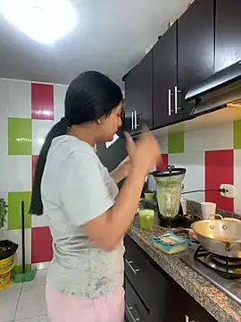 Snapshot of cloe_small chatting on January 31, 12:51 pm cloe small online show from January 31, 12:51 pm
