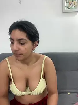 Snapshot of cloe_small chatting on February 4, 4:15 am cloe small online show from February 4, 4:15 am