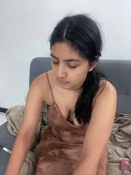 Snapshot of cloe_small chatting on February 5, 6:35 am cloe small online show from February 5, 6:35 am