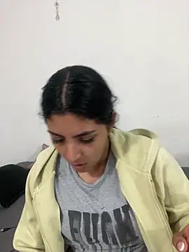 Snapshot of cloe_small chatting on February 18, 2:38 am cloe small online show from February 18, 2:38 am