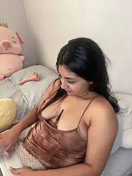Snapshot of cloe_small chatting on February 23, 8:44 pm cloe small online show from February 23, 8:44 pm
