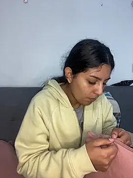 Snapshot of cloe_small chatting on February 25, 2:25 am cloe small online show from February 25, 2:25 am