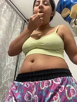 Snapshot of cloe_small chatting on February 28, 3:15 am cloe small online show from February 28, 3:15 am