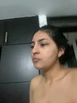 Snapshot of cloe_small chatting on March 2, 1:26 am cloe small online show from March 2, 1:26 am