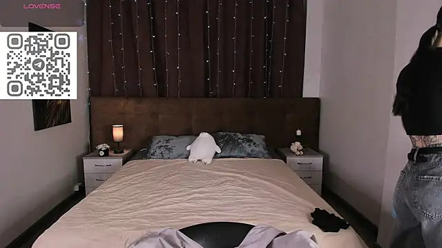 toooyour online show from September 9, 11:15 pm