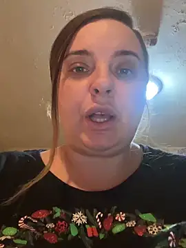 Snapshot of lairarose chatting on December 28, 12:47 am lairarose online show from December 28, 12:47 am