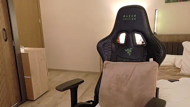 joycesilver online show from September 26, 8:07 am