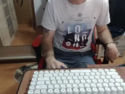 uncutguy01 online show from September 30, 4:50 am