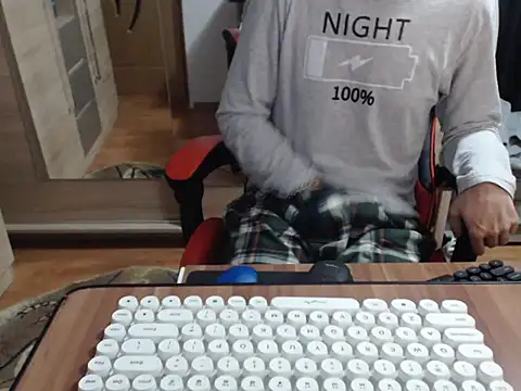 uncutguy01 online show from October 16, 4:35 am