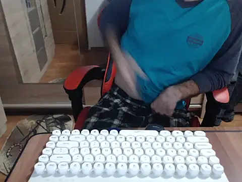 uncutguy01 online show from October 26, 5:46 am