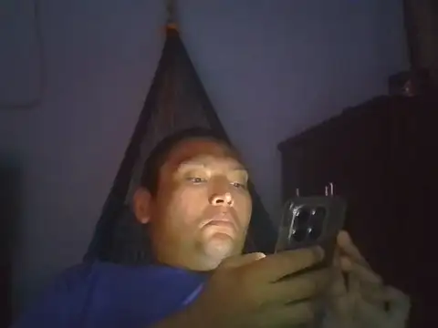 Snapshot of daniel4444Cu chatting on April 26, 6:27 pm daniel4444Cu online show from April 26, 6:27 pm