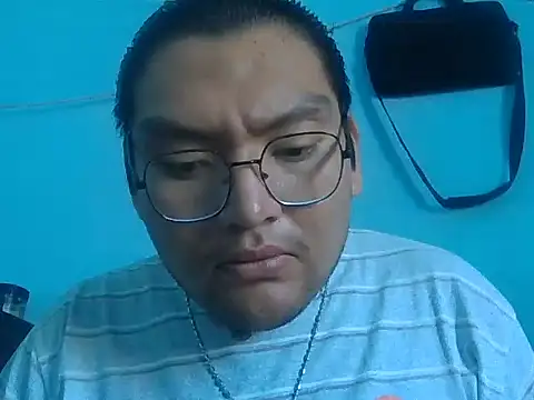 Snapshot of daniel4444Cu chatting on May 13, 3:31 pm daniel4444Cu online show from May 13, 3:31 pm