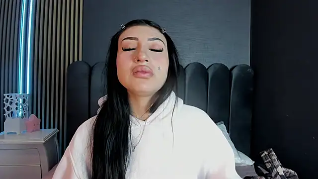 Snapshot of Nicolette_ks_ chatting on April 16, 4:46 am Nicolette ks online show from April 16, 4:46 am
