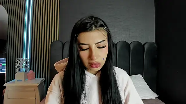 Snapshot of Nicolette_ks_ chatting on April 17, 4:48 am Nicolette ks online show from April 17, 4:48 am