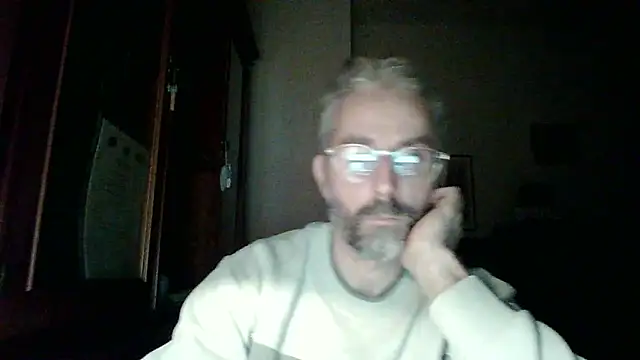 Snapshot of dedalus84 chatting on March 21, 10:57 pm dedalus84 online show from March 21, 10:57 pm