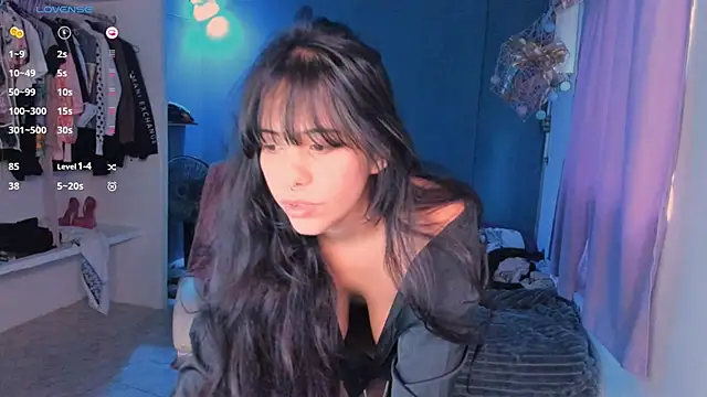 Snapshot of AllisonCatUwU chatting on December 8, 9:08 pm AllisonCatUwU online show from December 8, 9:08 pm