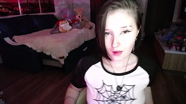 Kira Bakker online show from October 9, 10:30 pm