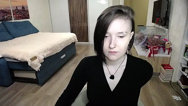 Kira Bakker online show from October 22, 5:45 pm