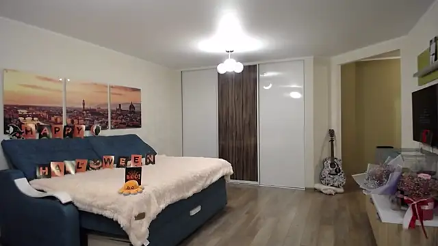 Kira Bakker online show from November 1, 4:31 pm