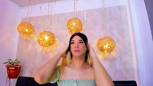 victoria aleia  online show from December 5, 8:11 pm