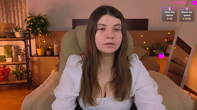 Viola  Shy online show from May 7, 8:58 pm