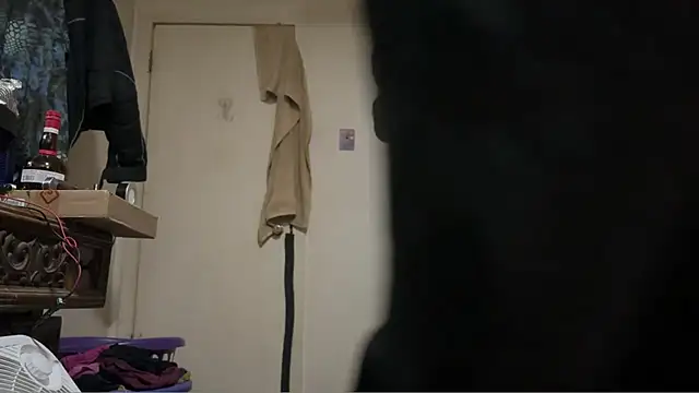 Snapshot of pipeload1275 chatting on March 5, 3:24 am pipeload1275 online show from March 5, 3:24 am