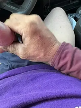 Snapshot of pipeload1275 chatting on March 5, 11:34 pm pipeload1275 online show from March 5, 11:34 pm