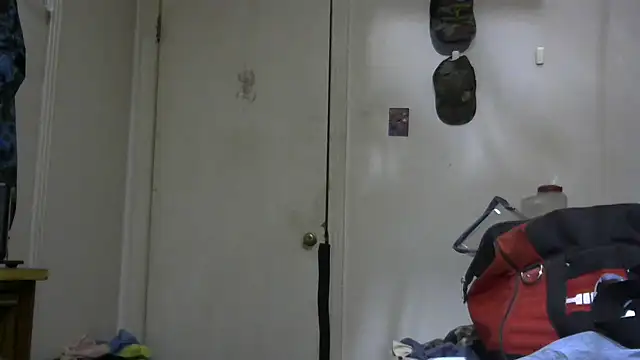 Snapshot of pipeload1275 chatting on April 7, 10:31 pm pipeload1275 online show from April 7, 10:31 pm