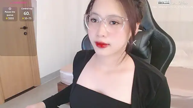 Snapshot of Lin_SiYee chatting on February 13, 5:26 am Lin SiYee online show from February 13, 5:26 am
