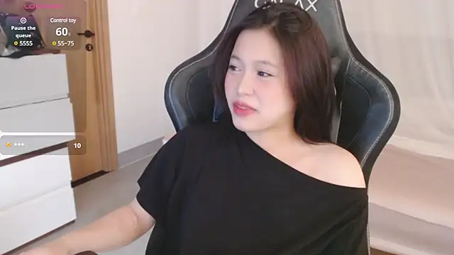 Snapshot of Lin_SiYee chatting on March 2, 6:37 am Lin SiYee online show from March 2, 6:37 am