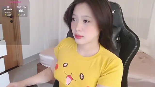 Snapshot of Lin_SiYee chatting on March 4, 6:26 am Lin SiYee online show from March 4, 6:26 am