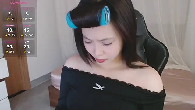 Snapshot of Lin_SiYee chatting on March 6, 1:37 am Lin SiYee online show from March 6, 1:37 am