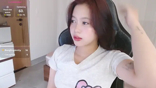 Snapshot of Lin_SiYee chatting on March 9, 5:11 am Lin SiYee online show from March 9, 5:11 am
