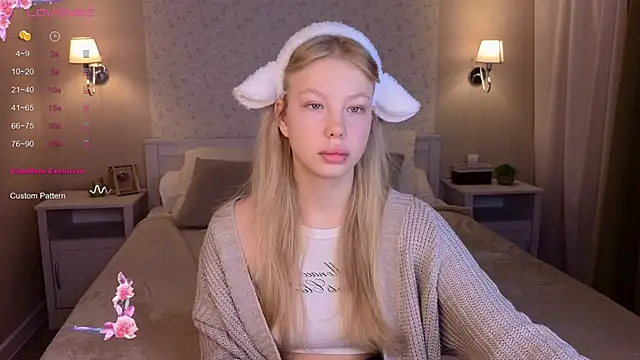 Snapshot of Sarra_Cooper chatting on December 9, 1:07 am Sarra Cooper online show from December 9, 1:07 am