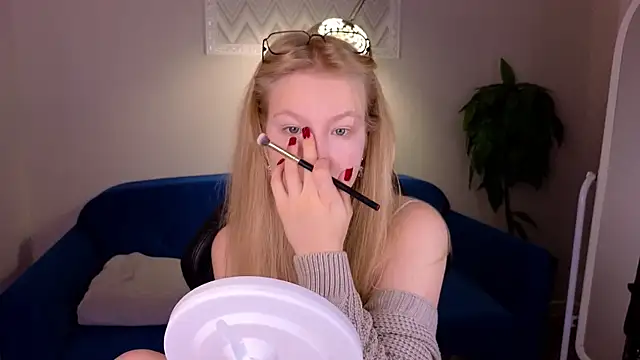 Snapshot of Sarra_Cooper chatting on December 12, 1:21 am Sarra Cooper online show from December 12, 1:21 am