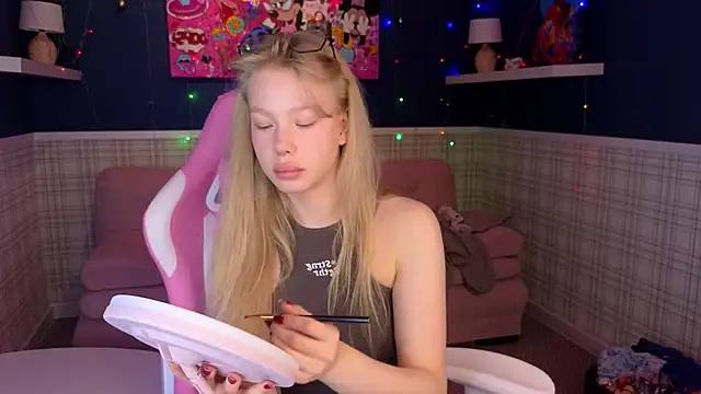 Snapshot of Sarra_Cooper chatting on December 25, 1:10 am Sarra Cooper online show from December 25, 1:10 am