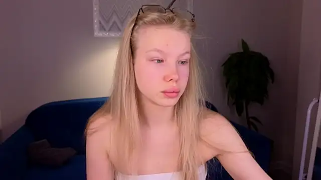 Snapshot of Sarra_Cooper chatting on December 26, 1:07 am Sarra Cooper online show from December 26, 1:07 am