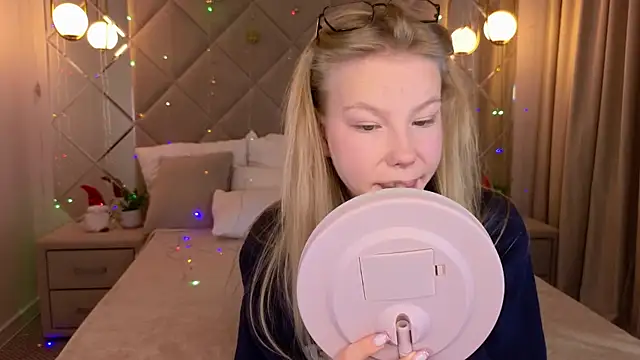 Snapshot of Sarra_Cooper chatting on December 27, 1:11 am Sarra Cooper online show from December 27, 1:11 am