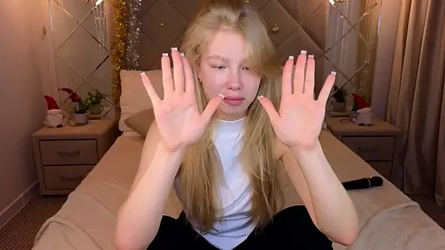 Snapshot of Sarra_Cooper chatting on January 14, 7:17 am Sarra Cooper online show from January 14, 7:17 am