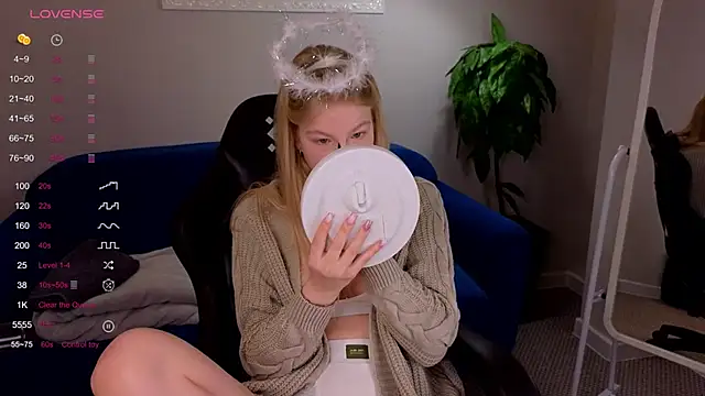 Snapshot of Sarra_Cooper chatting on January 27, 1:05 am Sarra Cooper online show from January 27, 1:05 am