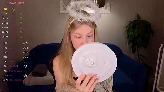 Snapshot of Sarra_Cooper chatting on February 12, 1:09 am Sarra Cooper online show from February 12, 1:09 am