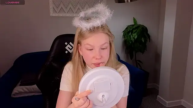 Snapshot of Sarra_Cooper chatting on February 13, 1:19 am Sarra Cooper online show from February 13, 1:19 am