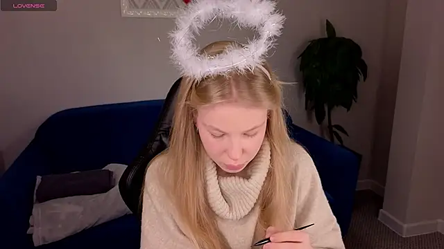 Snapshot of Sarra_Cooper chatting on February 19, 1:18 am Sarra Cooper online show from February 19, 1:18 am