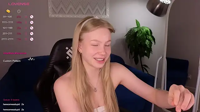 Snapshot of Sarra_Cooper chatting on March 4, 4:17 am Sarra Cooper online show from March 4, 4:17 am