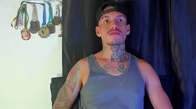 Snapshot of zyongracia chatting on December 14, 12:01 am zyongracia online show from December 14, 12:01 am