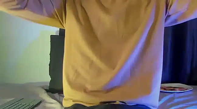 Snapshot of zyongracia chatting on December 16, 2:25 am zyongracia online show from December 16, 2:25 am